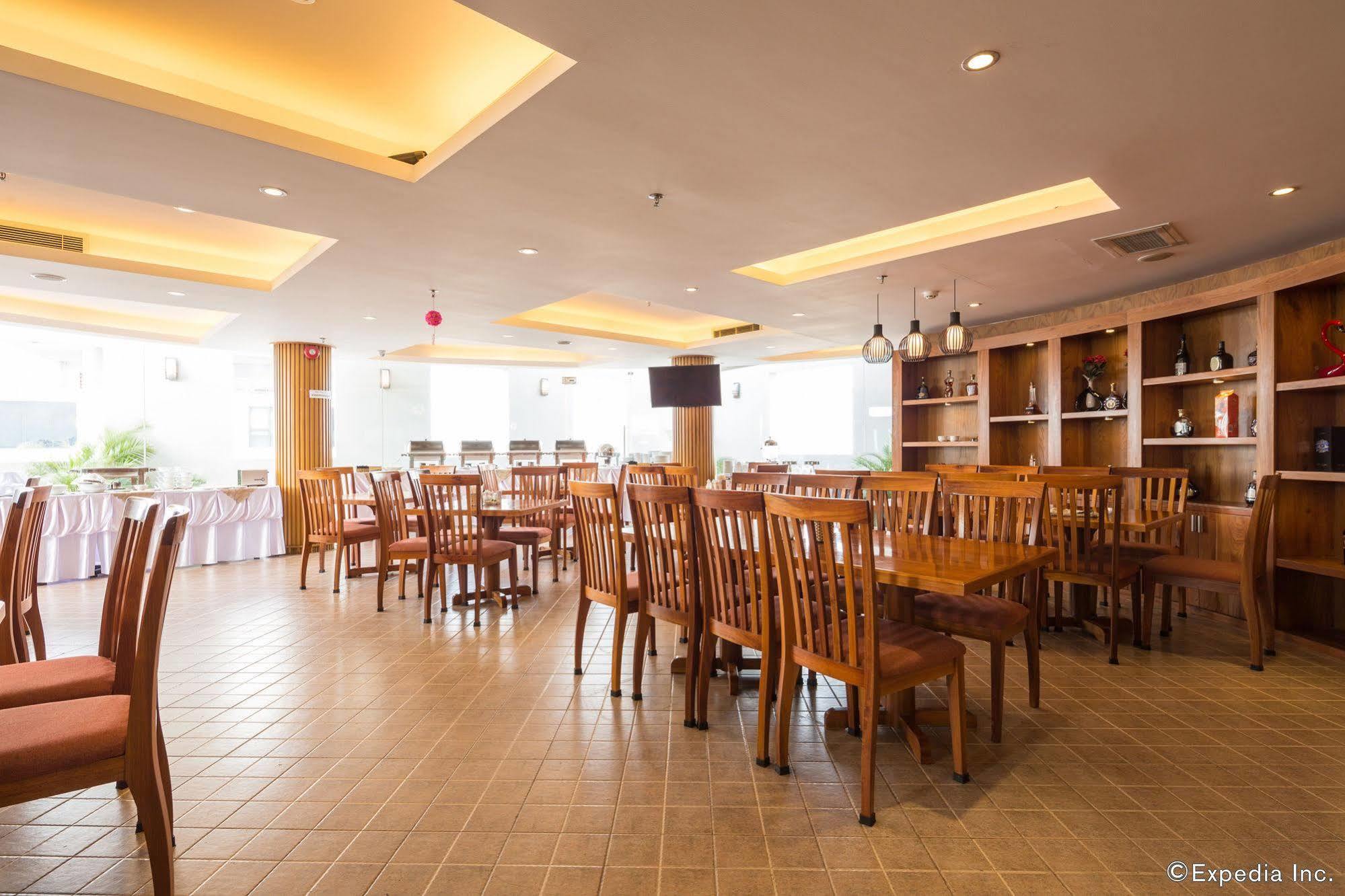 Cosmopolitan Hotel Ho Chi Minh City Exterior photo