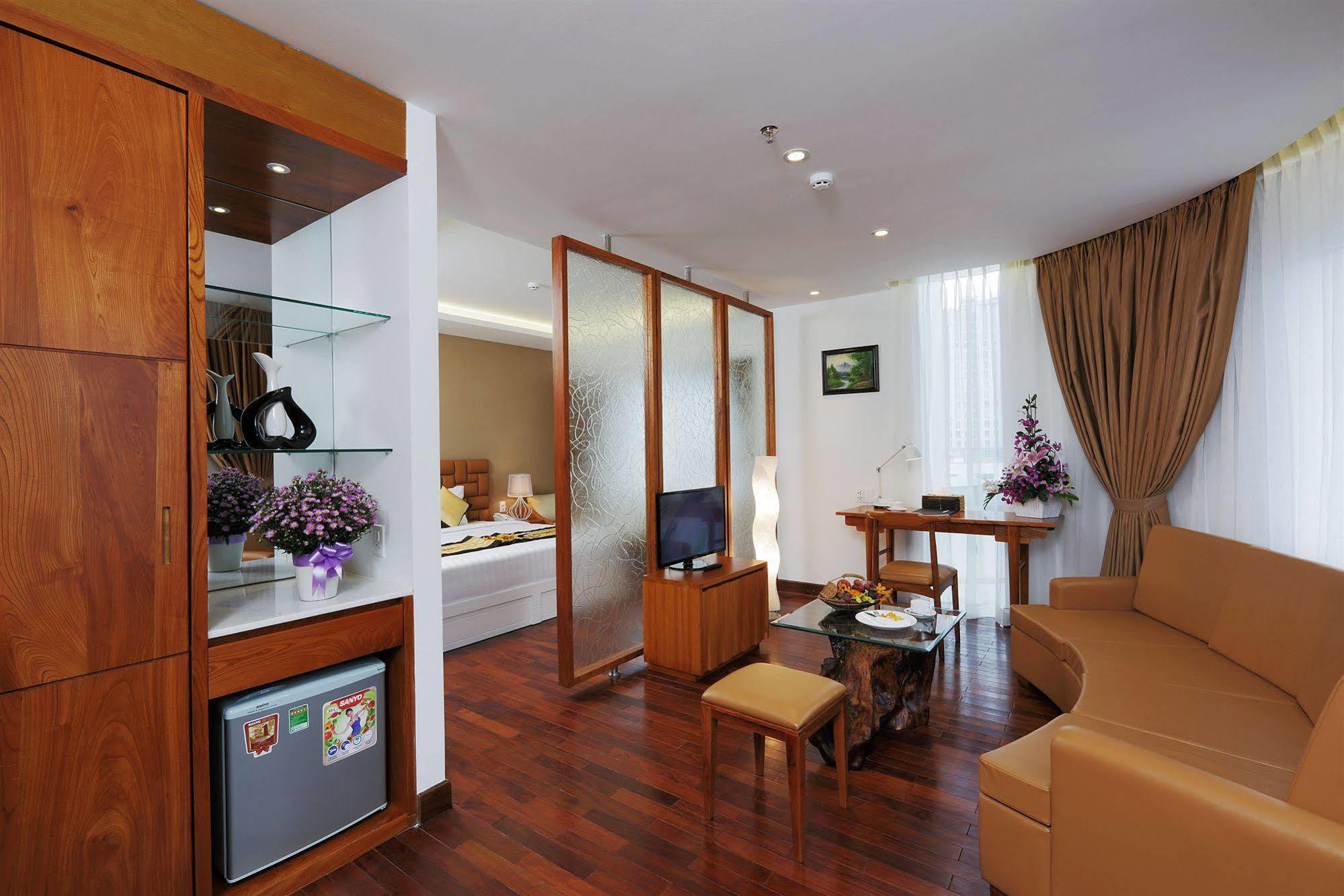 Cosmopolitan Hotel Ho Chi Minh City Exterior photo