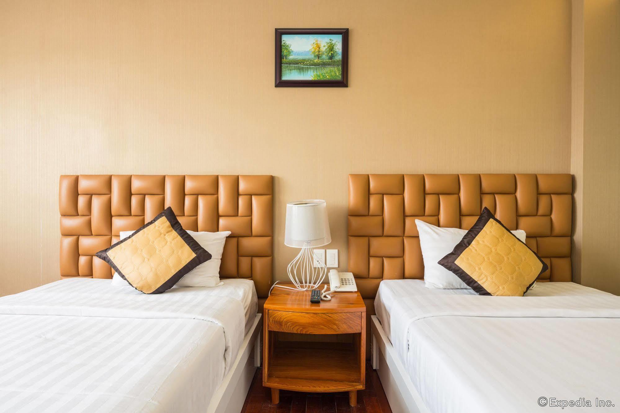 Cosmopolitan Hotel Ho Chi Minh City Exterior photo