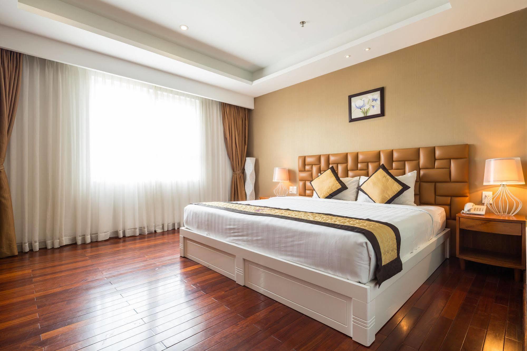 Cosmopolitan Hotel Ho Chi Minh City Exterior photo