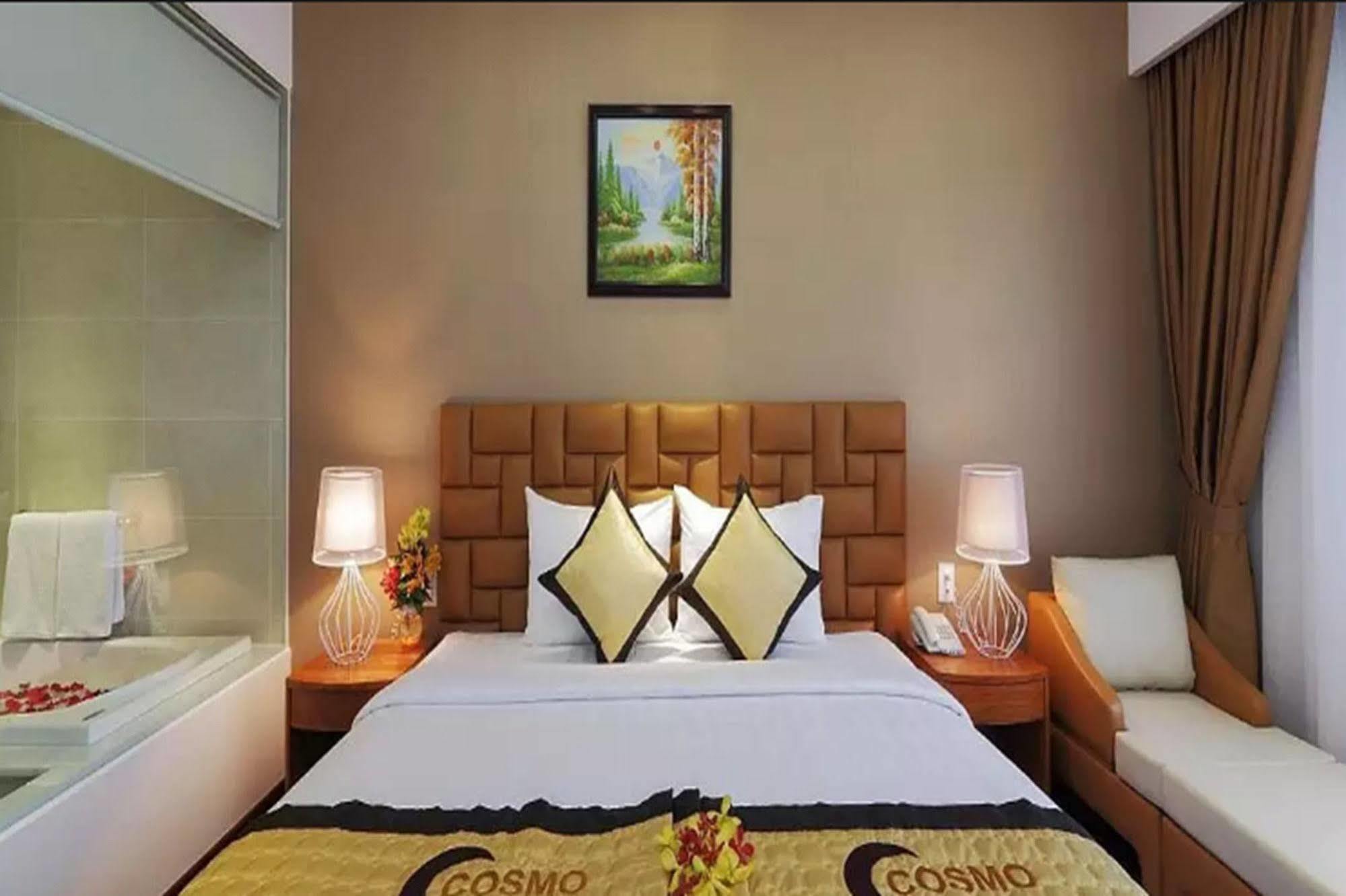 Cosmopolitan Hotel Ho Chi Minh City Exterior photo