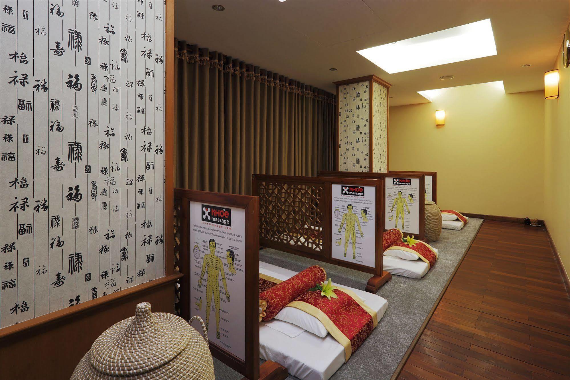 Cosmopolitan Hotel Ho Chi Minh City Exterior photo