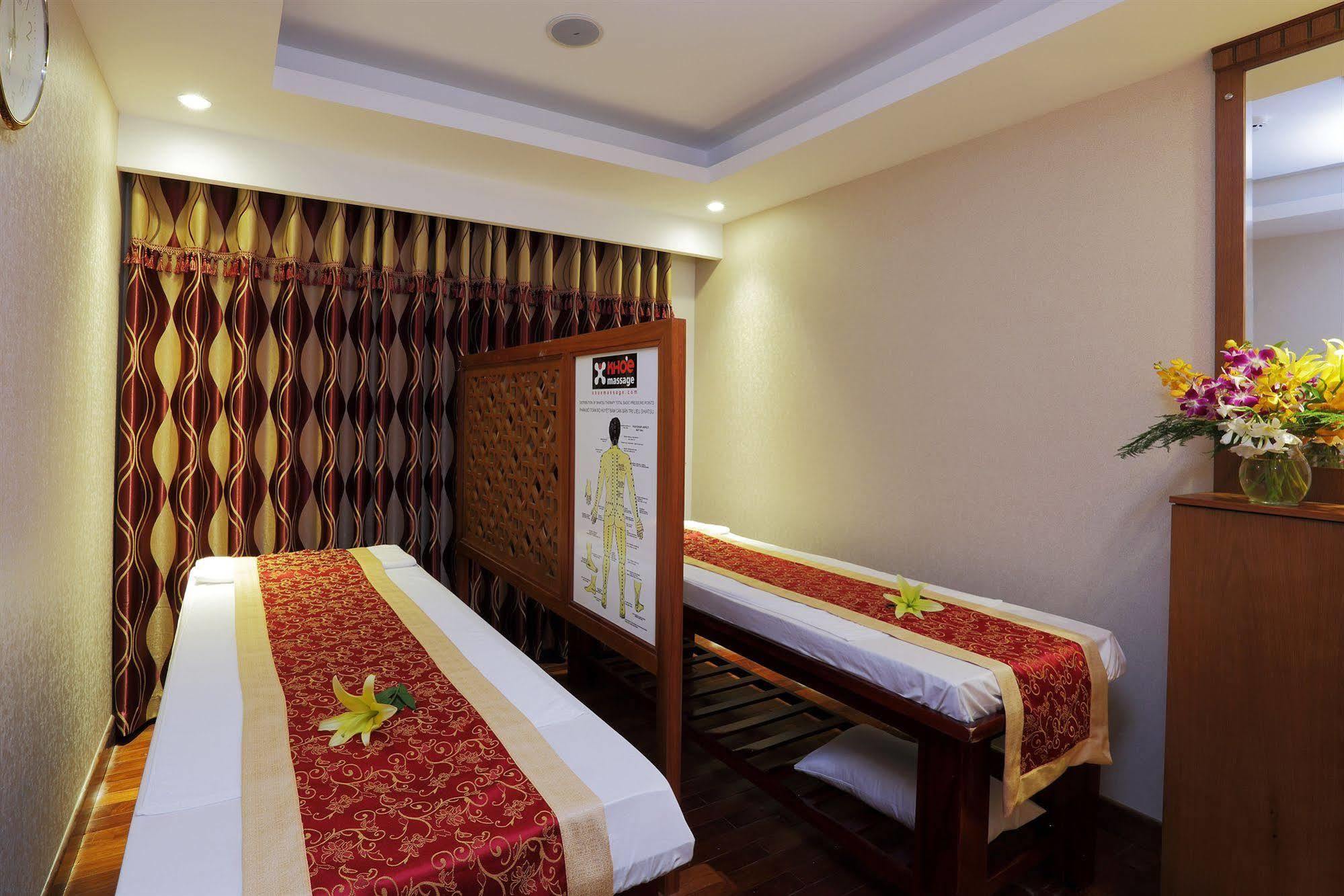 Cosmopolitan Hotel Ho Chi Minh City Exterior photo