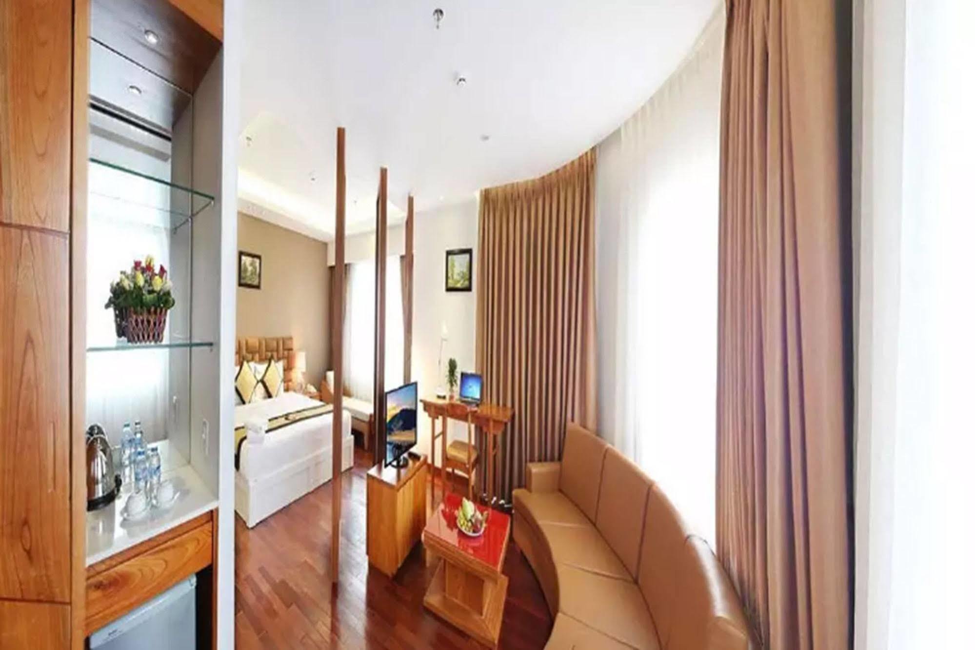 Cosmopolitan Hotel Ho Chi Minh City Exterior photo