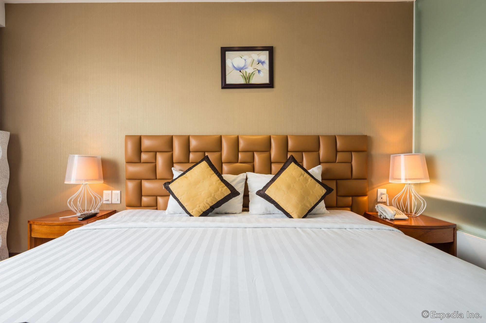 Cosmopolitan Hotel Ho Chi Minh City Exterior photo