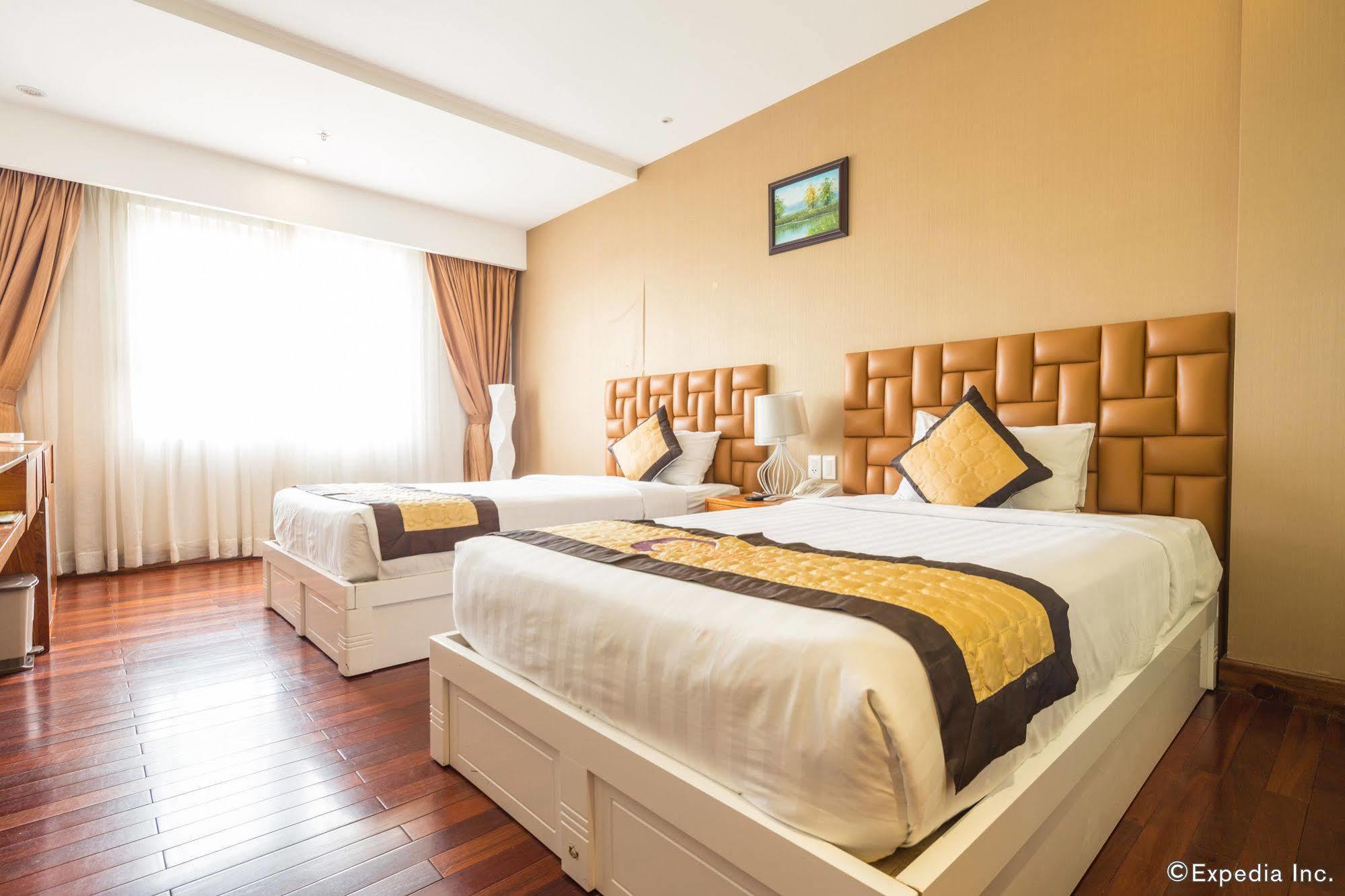 Cosmopolitan Hotel Ho Chi Minh City Exterior photo