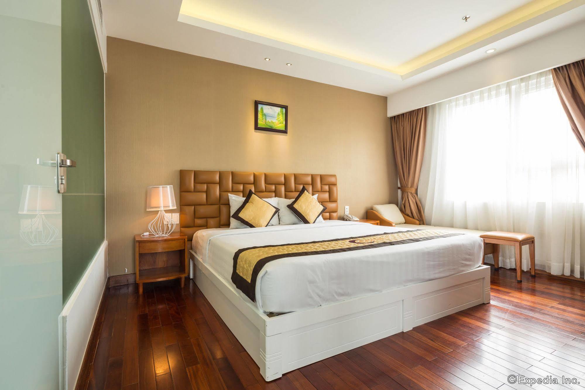 Cosmopolitan Hotel Ho Chi Minh City Exterior photo
