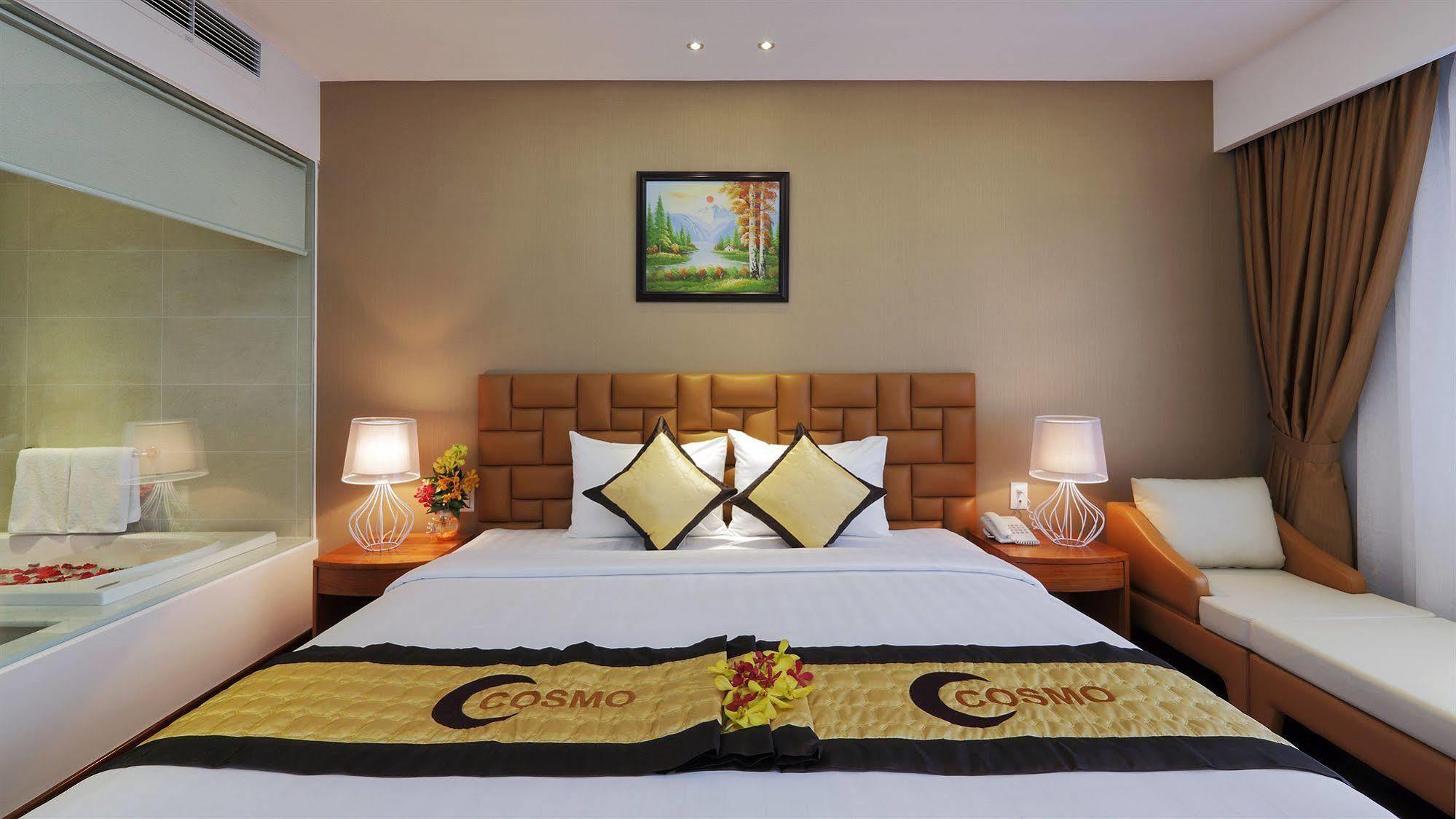 Cosmopolitan Hotel Ho Chi Minh City Exterior photo